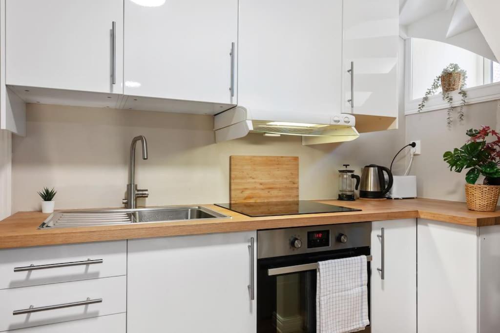 New! Modern City Apt: Central W/ Private Entrence Bergen Eksteriør billede