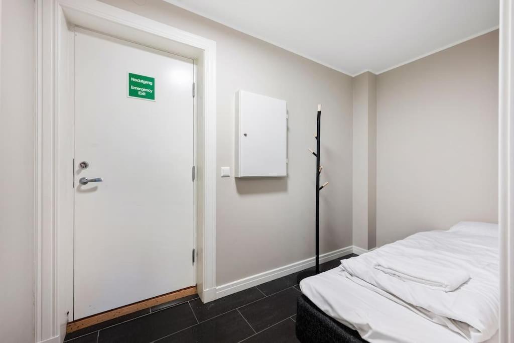 New! Modern City Apt: Central W/ Private Entrence Bergen Eksteriør billede