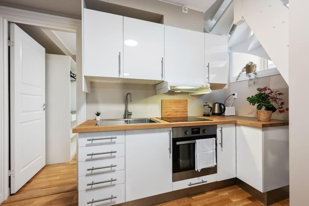 New! Modern City Apt: Central W/ Private Entrence Bergen Eksteriør billede